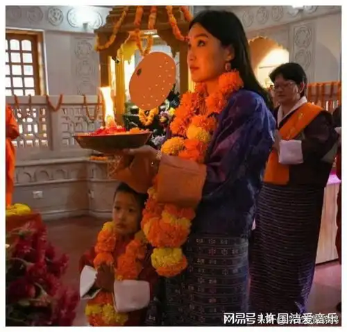 不丹佩玛王后的三胎女儿,出生照名字和封号,两点看出嫡公主待遇