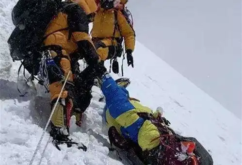 珠峰登山季大堵车,队友滑坠为何不救亲历者不敢救