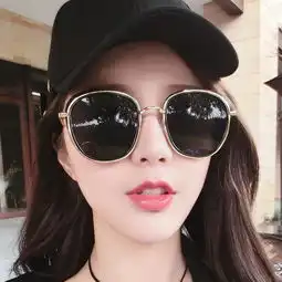 李小璐玩自拍,眼镜好像能告诉我们什么