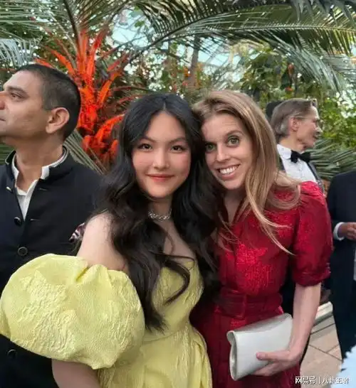 李湘带女儿参加英国王室派对,王诗龄与公主合影,贵气十足气场强