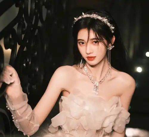 不愧是四千年美女,鞠婧祎双面公主造型,气质堪比贵家大小姐