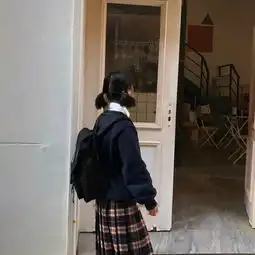 头像愿你早日学会逢场作戏