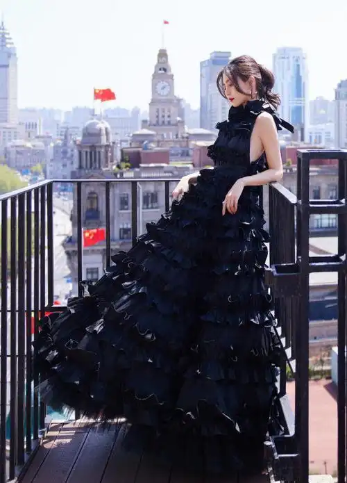 论公主裙只服baby,就靠背后一个结固定,这身材谁不羡慕