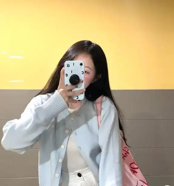 白裤子搭配这4种上衣,太好看了