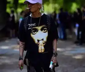 清单除了白t恤,这才是你本季应该买的tee