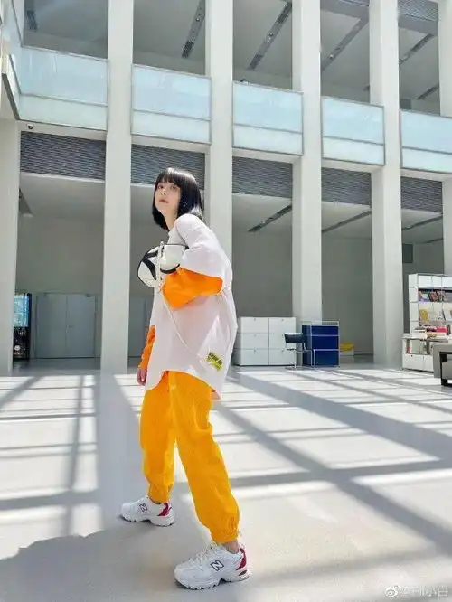 剪了小男孩短发的张子枫,这扑面而来的少年感太灵了