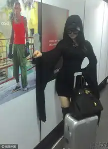 冉莹颖机场秀逆天长腿霸气侧漏