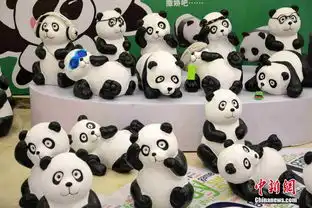 66只纸熊猫现身福州吸引游客关注