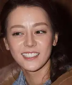 迪丽热巴素颜照曝光,看到这个你还觉得她是你心目中的女神吗