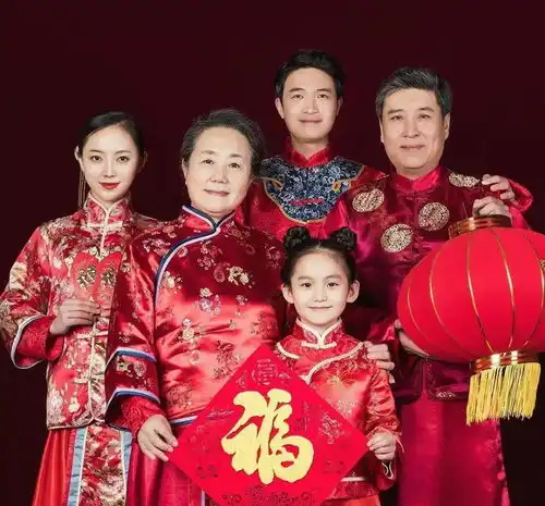网友晒全家福翻车现场,一张比一张无厘头,网友笑得止不住