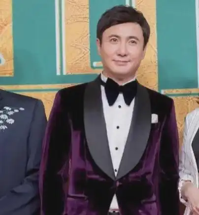 某二字影帝被爆出轨带嫩模去卫生间亲热,吴京沈腾再受牵连