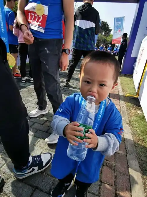 奔跑吧,宝山萌娃第五届上海市家庭马拉松在顾村公园欢乐开跑