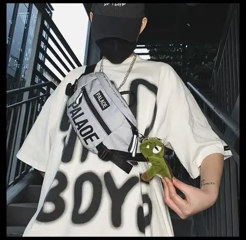 斜挎包潮牌ins运动小背包女男士胸包反光单肩包嘻哈个性学生腰包