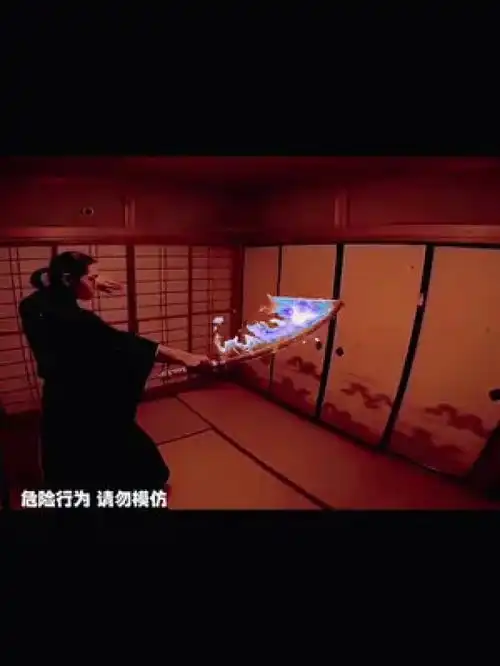 火焰艺术家宫洼研制作出的动漫鬼灭之刃的日轮刀视觉震撼