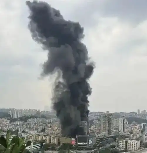 四川自贡大楼起火,夺走16条生命,平民英雄用吊车拯救24条生命