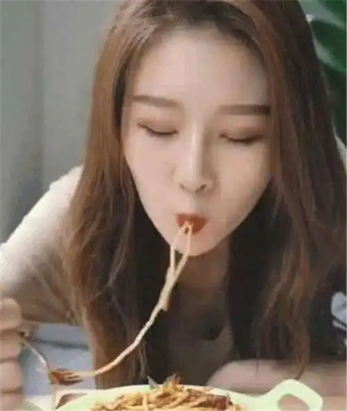 抖音温婉被封杀后,今转型为清纯少女风,可网友看后却这么说