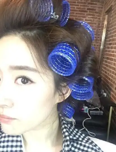 李晟黑衣红唇好飒小燕子李晟晒包租婆自拍照网友撞脸如来