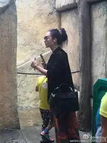 组图网友偶遇张柏芝亲切自拍长裙墨镜气质赞