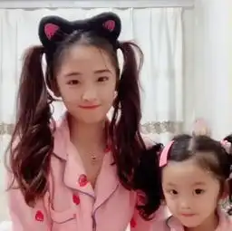 抖音睡衣母女火了,妈妈比女儿还要萌,网友确定不是姐妹