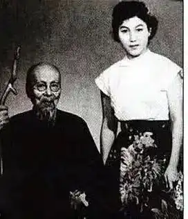 1952年,齐白石将25岁的新凤霞拉进卧室说这钱你随便拿