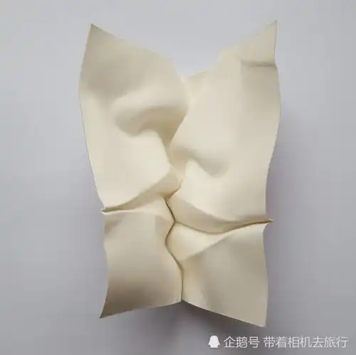 这是石膏雕塑吗错其实是用纸折出来的
