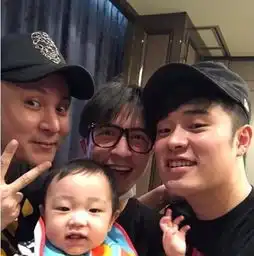 陈赫薛之谦都叫他大哥,坐拥豪华朋友圈,朱桢才是人生赢家