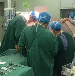 连续手术17个小时,南京医生为堕楼少女修复粉身碎骨