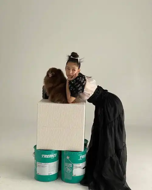 连jennie的发际线都已经算高发量算少了吗...来投...