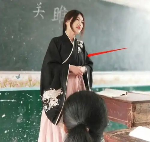 教师穿汉服上课是否合适你的意见是什么