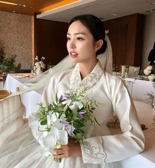 hi女神天使面孔魔鬼身材韩国小姐也爱骑行