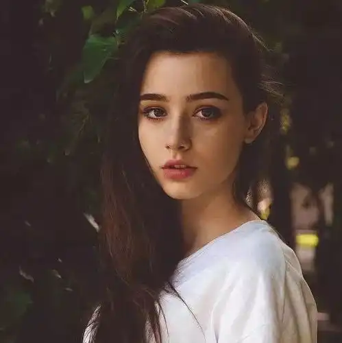 99年的俄罗斯小姐姐,这个颜美到犯规好吗