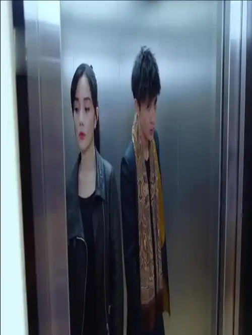 我们的少年时代薛之谦与李小璐两人在电梯中,竟然这般场景,令人很惊讶