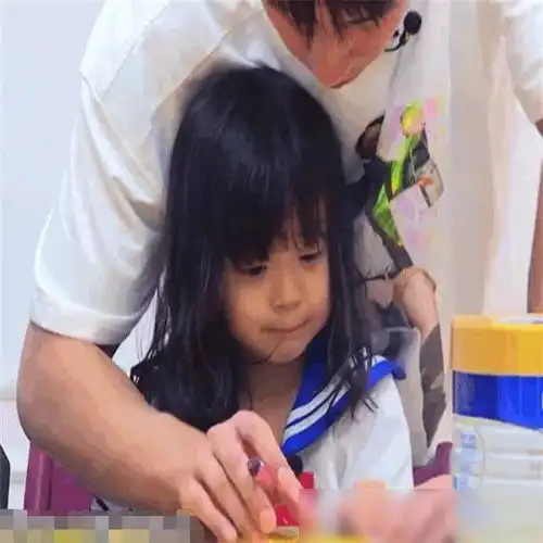 被易烊千玺抱过,薛之谦吻过,华晨宇宠过,她活成了多少迷妹的梦想林更新华晨宇薛之谦易烊千玺言承旭网易订阅