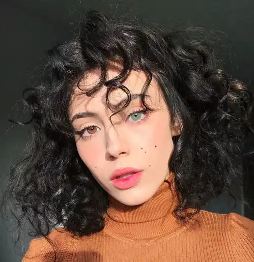 靠颜值撑起的发型