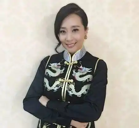 5次登台春晚,丈夫的去世,她选择退出演艺圈,47岁重拾幸福