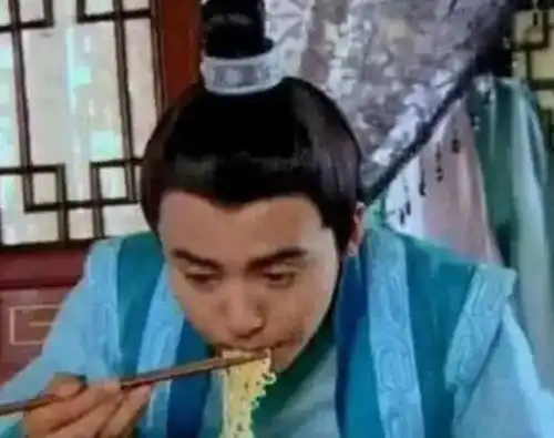尬到无极限穿帮镜头马天宇演古人吃泡面,热巴带话筒