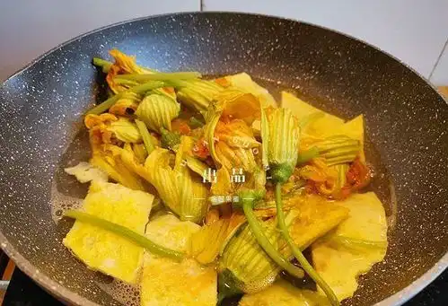 这种花亦蔬亦药,锅里煮一煮,清香鲜美,一直都喜欢