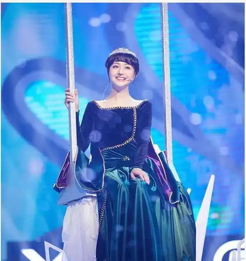 郑爽以为助理没开美颜,突然凑到镜头前怼脸拍,场面一度心脏暴击