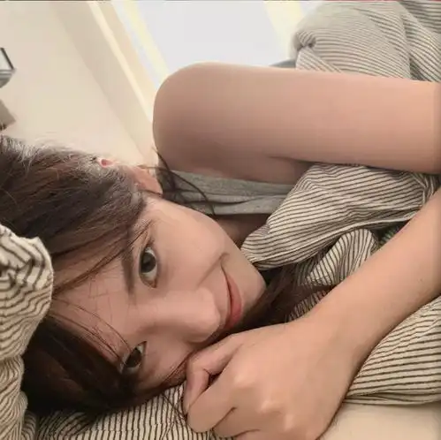 笑起来特别治愈的甜妹头像