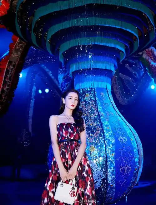 又是红毯江疏影开始放大招,热巴终于不捂胸,杨千嬅最让人意外