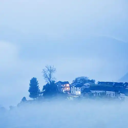 一座只有自己开车才能到达的古村,推开窗户就是云海,内附详细自驾攻略