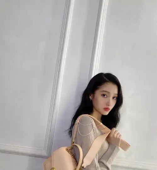 关晓彤身穿水墨中国风服饰亮相节目,江湖女侠既视感,也太美了吧