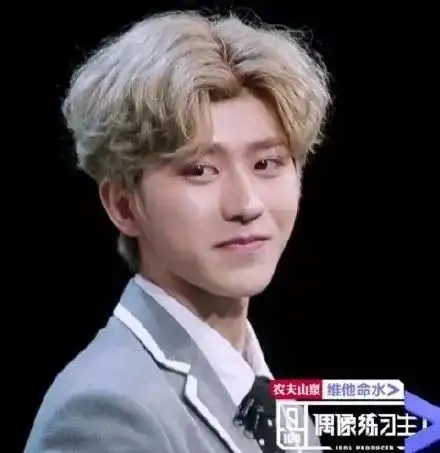 没团队,被网暴,顶流蔡徐坤被全网黑的推手操作实录