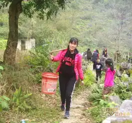 大新县五山乡真屯村民聚会