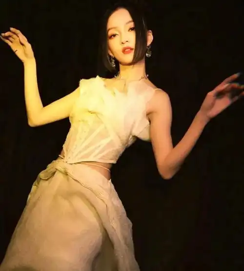今日娱乐小八卦,张碧晨暗地里搞某个男明星吴磊即将重回巅峰