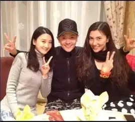 印小天否认打边潇潇两人片场亲密照曝光