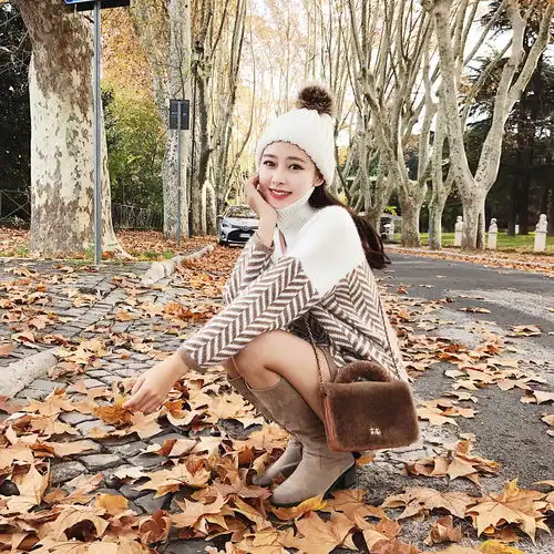时尚亮眼的港式针织毛衣搭配,帮你轻松美成一道风景线