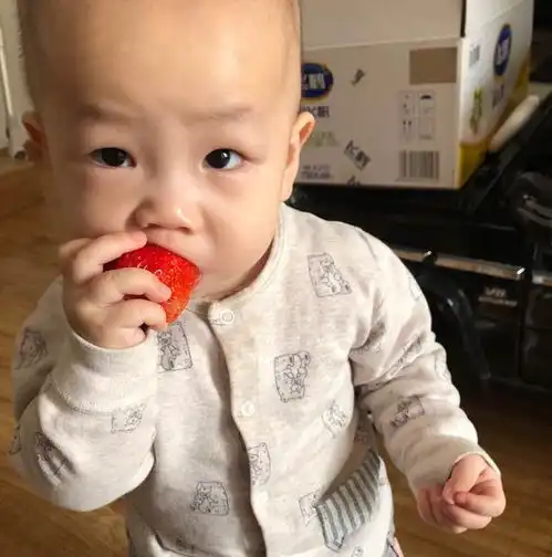 小区微信群卖草莓,还送货上门,75块钱就买了这些,被坑了吗