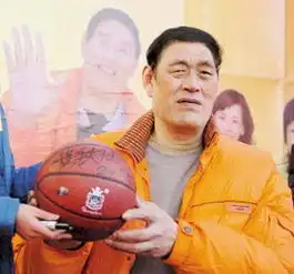 中国篮球人历史地位排名,第一无悬念,大致仅排第四