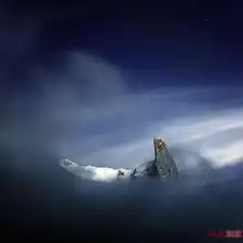 奇幻世界摄影师深入群山拍摄震撼美景